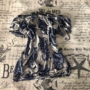 Beautiful shoulder reveal top